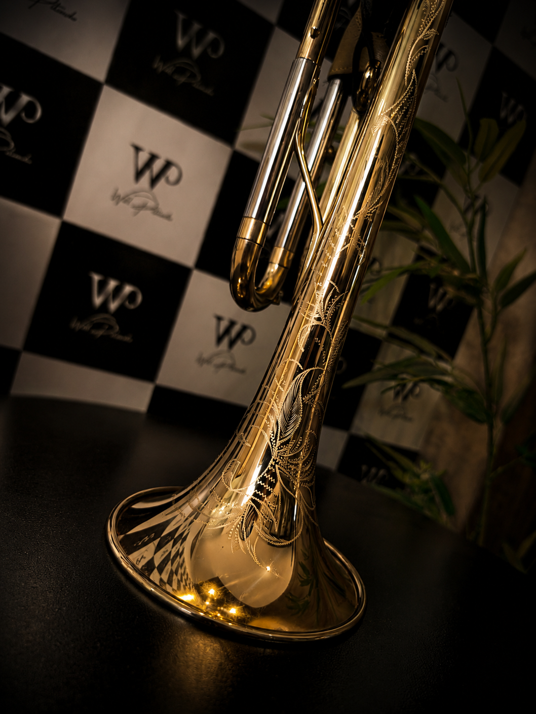 Engraving floral na campana de um trombone